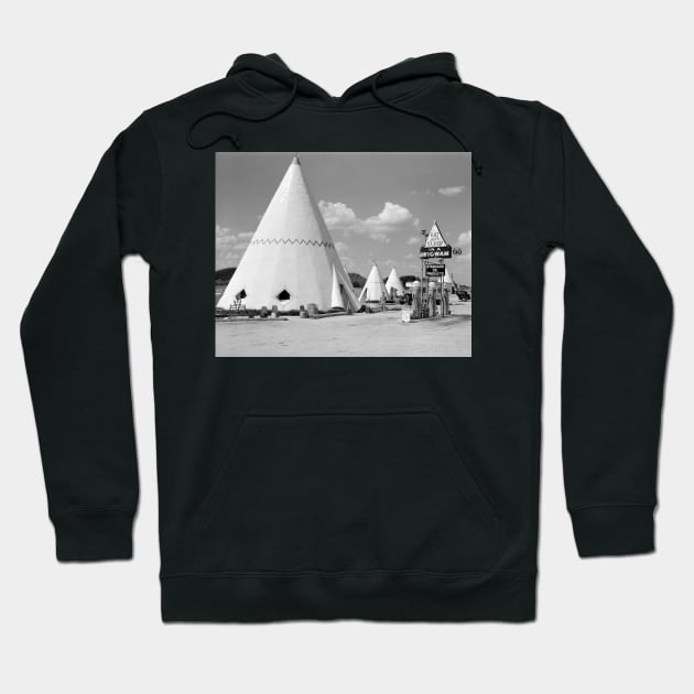 Wigwam Motel, 1940. Vintage Photo Hoodie by historyphoto